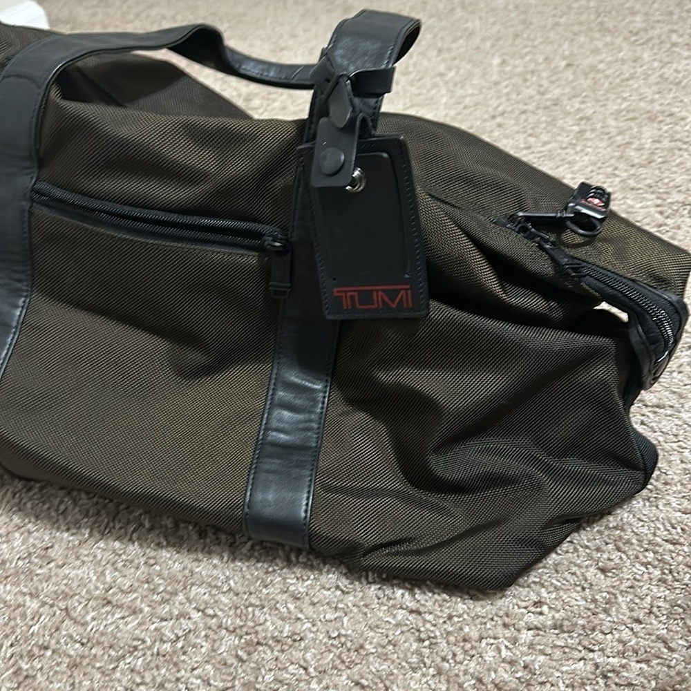 TUMI - Picture 2 of 9